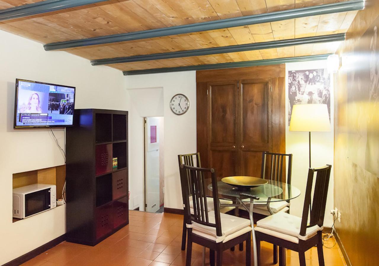 Independent In Trevi Fountain - Spain Square โรม ภายนอก รูปภาพ