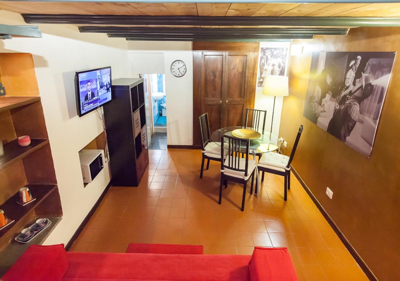 Independent In Trevi Fountain - Spain Square โรม ภายนอก รูปภาพ